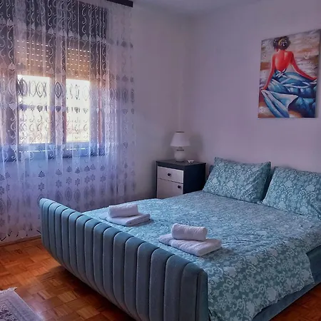 Aurora アパート ゴルバッツ